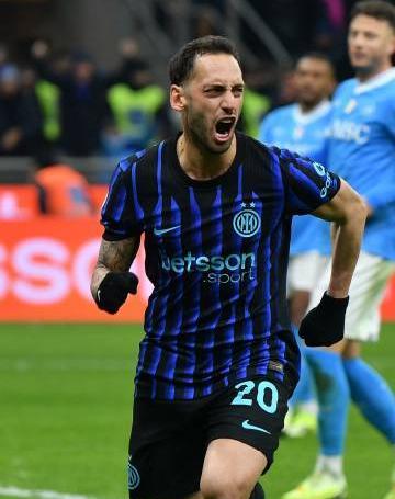 开云官网-恰尔汗伤得正是时候？国米管理层被推上风口浪尖，解决方案猜想！