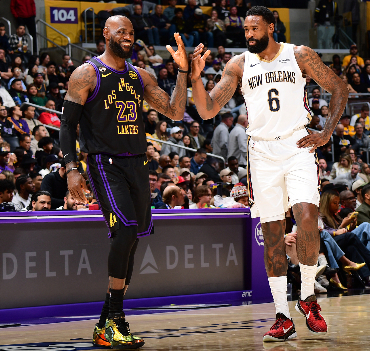 开云官网-轰21+7+7延续纪录！41岁詹皇助湖人取三连胜 放弃刷分一幕显格局